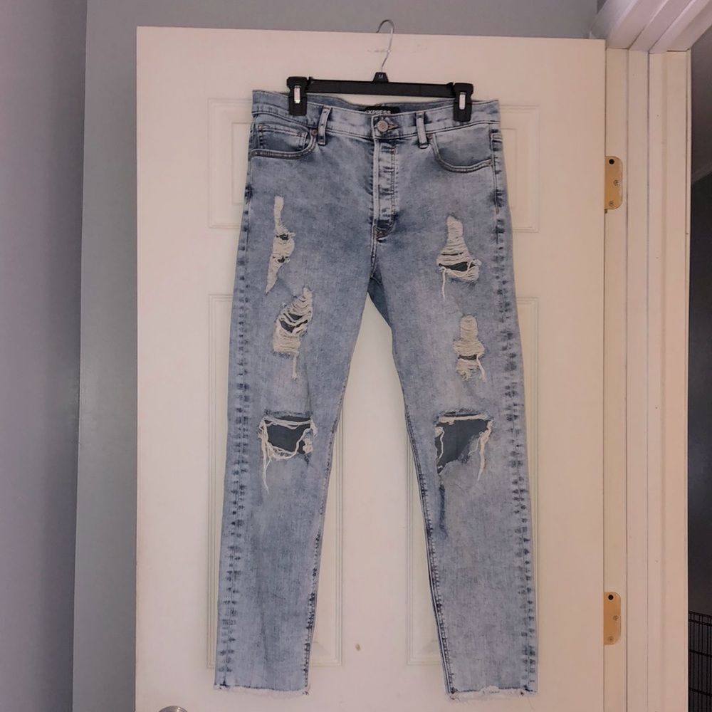Express distressed high waisted skinny jean. Size 6